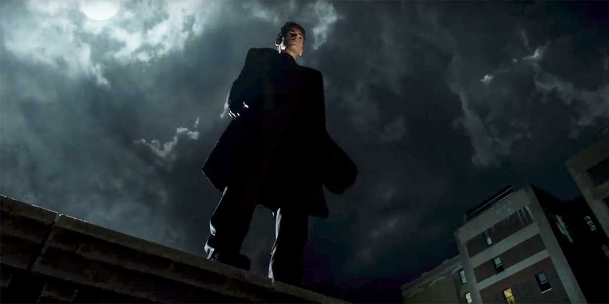 Gothama pirmizrāde iepazīstina ar ikonisku Betmena mirkli, kuru visi ienīst