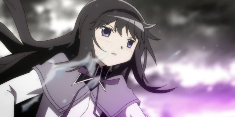   Homura Akemi în Puella Magi Madoka Magica.