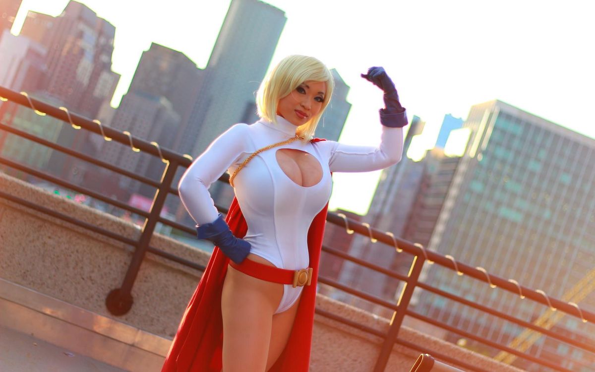 10 cosplay Power Girl yang Hebat yang Kryptonian