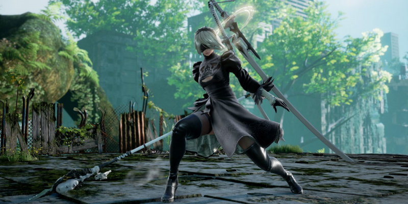   2B позира с колекцията си от оръжия в Soulcalibur VI