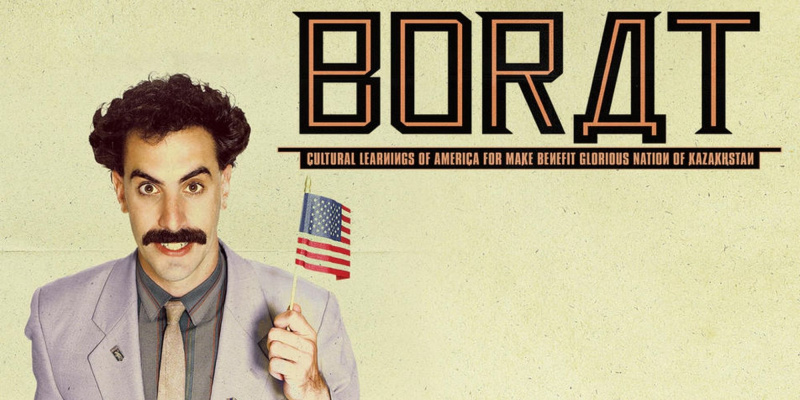   Borat heiluttaa pientä Yhdysvaltain lippua