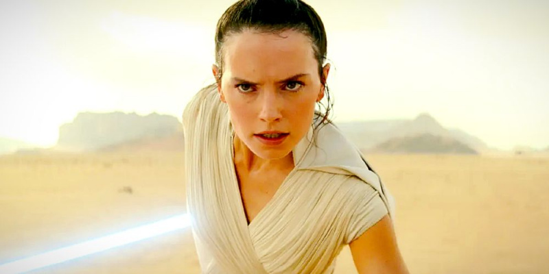   Rey Skywalker Tähesõdades näeb välja kindlameelne kõrbes