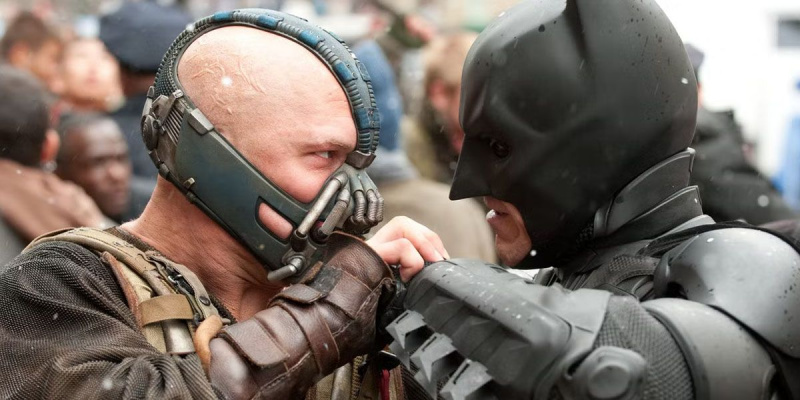   Bane ja Batman filmis The Dark Knight Rises.