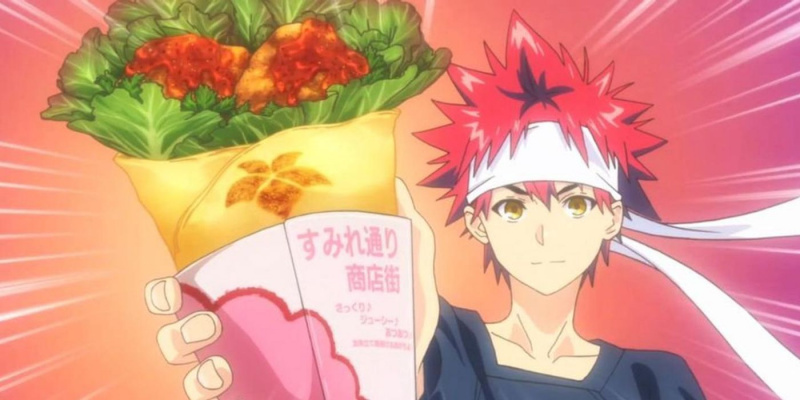   Soma Yukihira håller i en maträtt han lagade i Food Wars! anime
