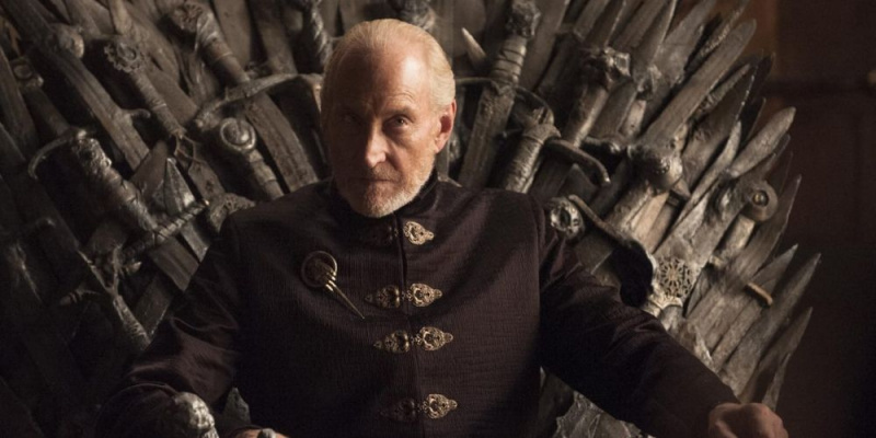   Tywin Lannister istub mängus Troonide mäng Raudtroonil