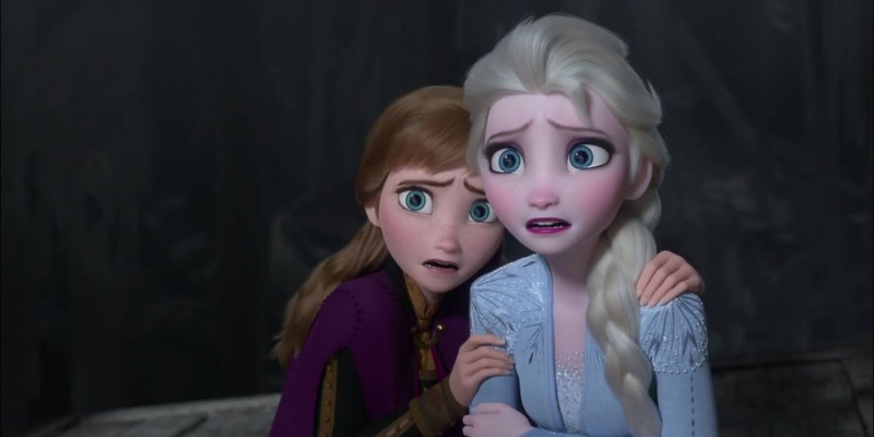   Elsa ja Anna nutavad pärast seda, kui nägid, miks nende vanemad surid, Frozen 2