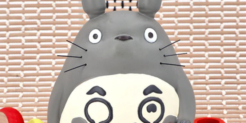   Une poupée daruma en forme de Totoro de My Niegbor Totoro