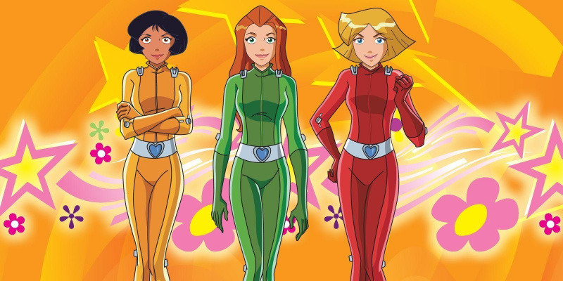   Sam, Clover și Alex poartă ținutele de spion în Totally Spies