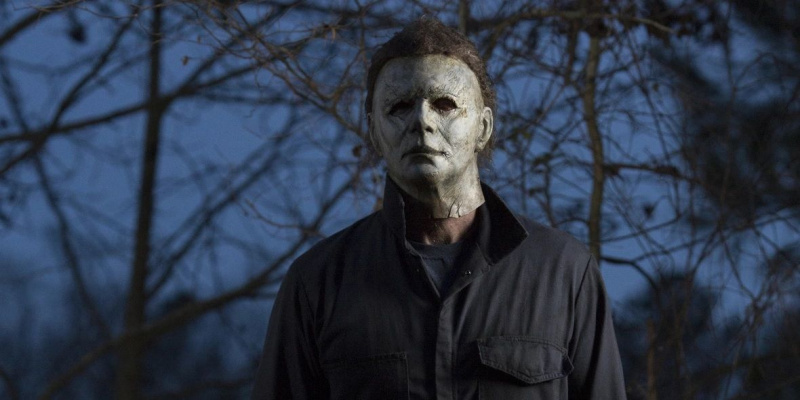   Michael Myers fra Halloween-serien og stirrer stille