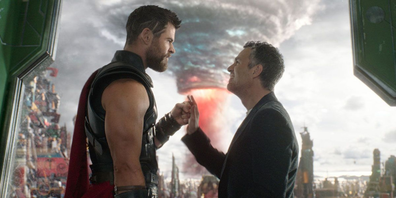   Bruce Banner และ Thor Odinson ใน Thor Ragnarok