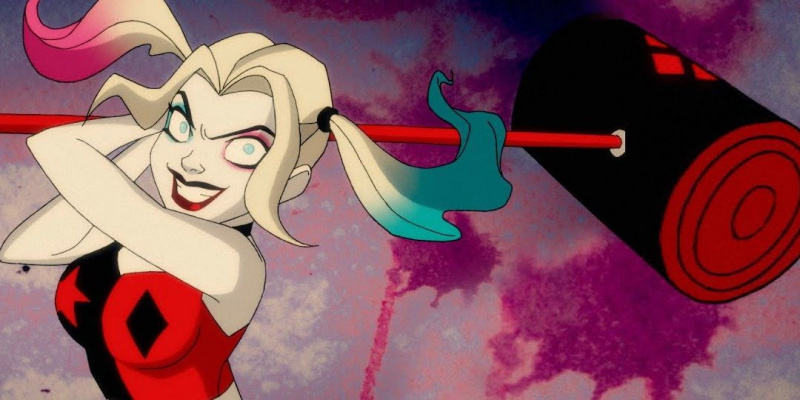   Harley Quinn õõtsutab metsikult haamrit.