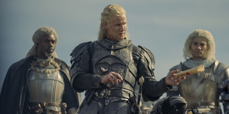   Daemonas Targaryenas su Corlys ir Laenor Velaryon filme „Drakonų namai“.