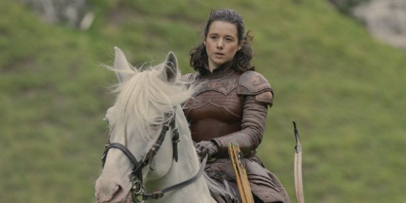   Rhea Royce mengendarai kudanya di House of the Dragon