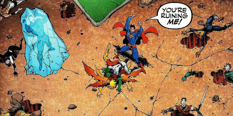   Superboy Prime se tient au-dessus de Beast Boy, hurlant de rage dans DC Comics