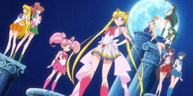   Distribuția Sailor Moon pozează în lumina lunii
