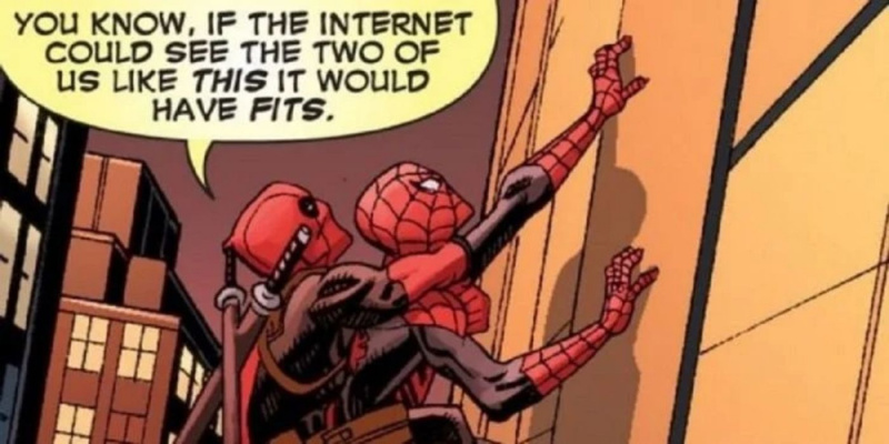   Deadpool îl ține pe Spider-Man în timp ce se cațără pe un zid.