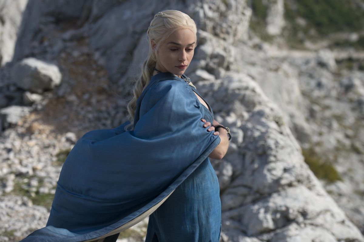 La star de 'Game of Thrones' écoute la 'Voice From the Stone'