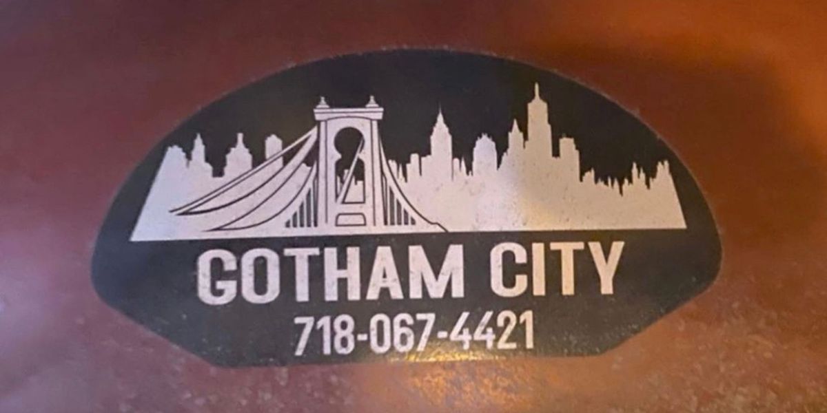 Foto Batman Set Mengungkapkan Kod Kawasan Dunia Sebenar Gotham City