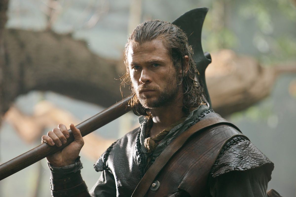 Darabont to Helm Hemsworth-Focused «Snow White and the Huntsman 2»;