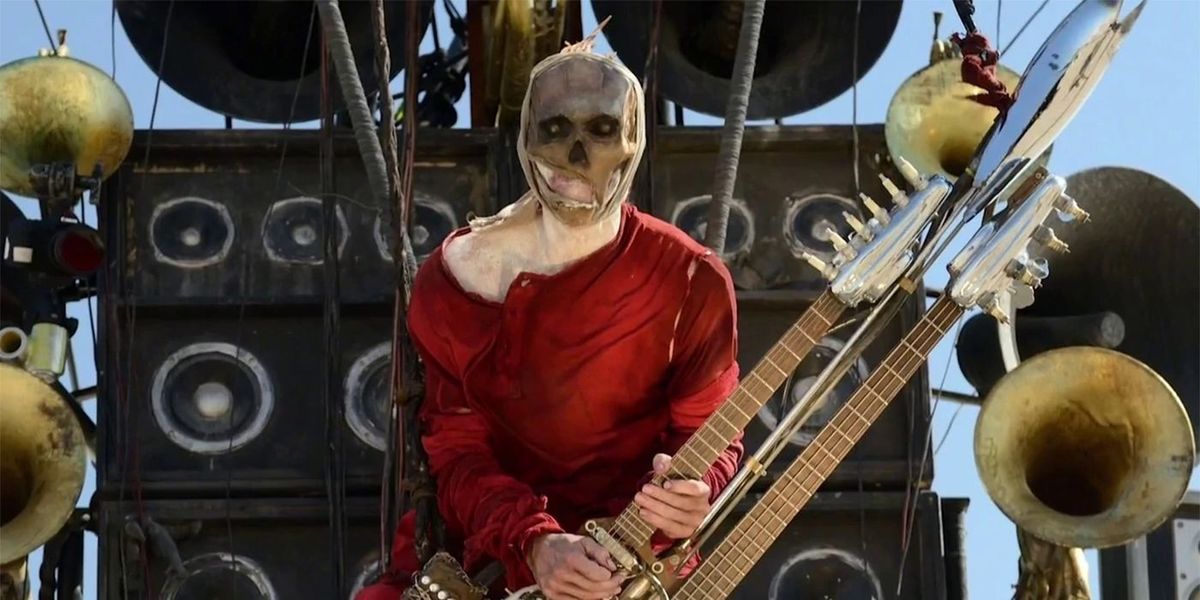 George Miller har en baggrundshistorie for Mad Max: Fury Road's Guitar-Wielding Mutant