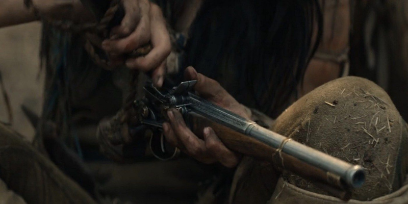   To karakterer udveksler våben under Prey Predator-filmen.