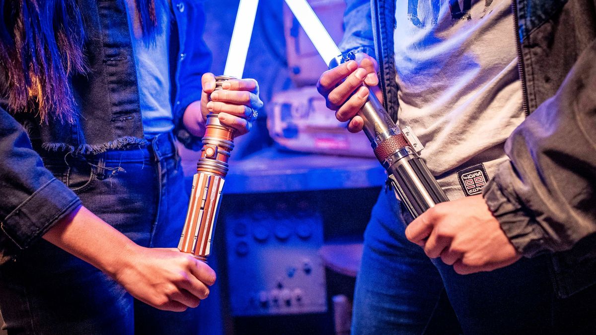 Star Wars: Galaxy's Edge debuterar Skywalker Legacy Lightsaber Set