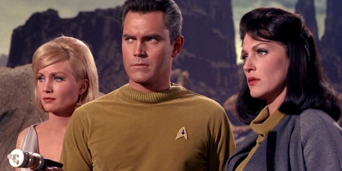 Star Trek: Tại sao thuyền trưởng James T. Kirk lại thay thế Christopher Pike