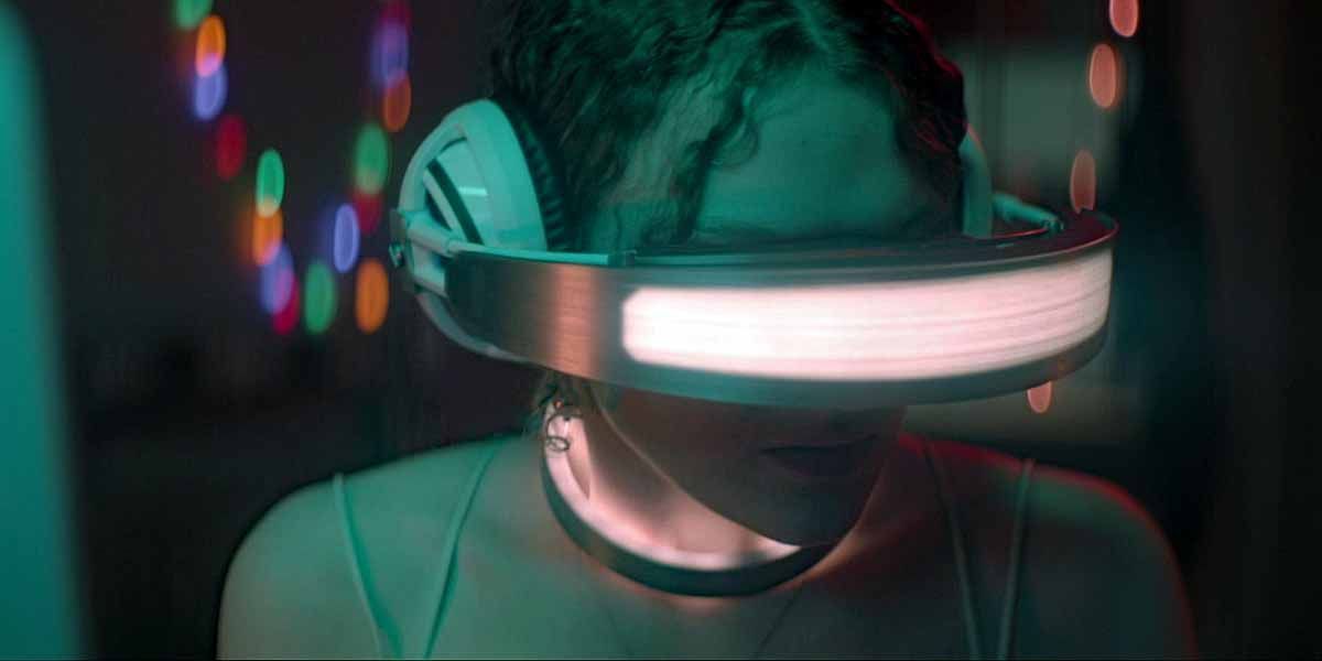 Netflix pirmajā filmas Kiss Me versijā Ready Player One atbilst slepkavības noslēpumam