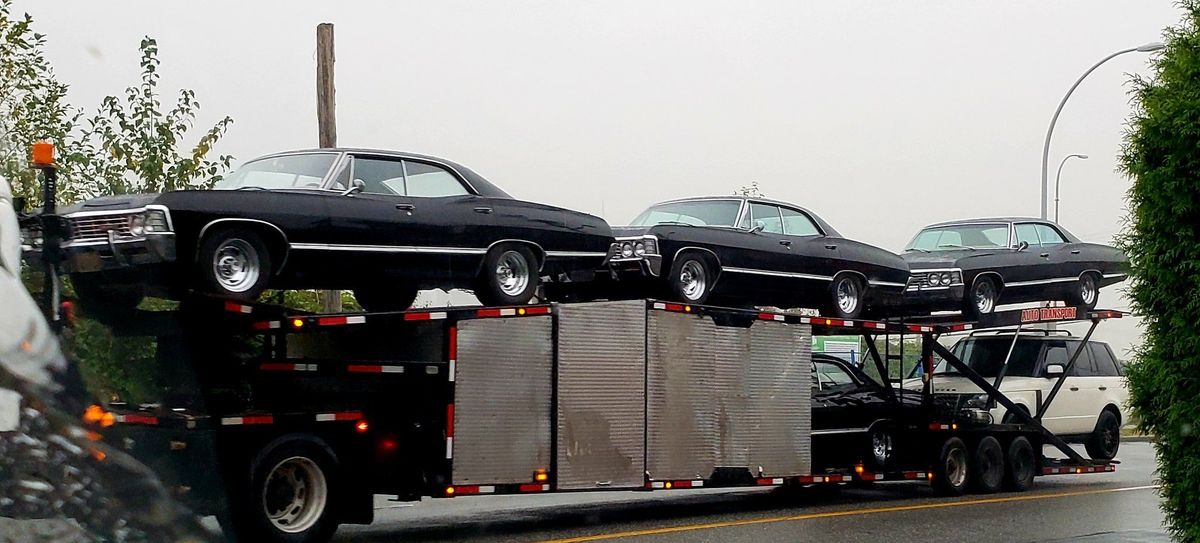 Bye-Bye, Baby - La flotta di impala di Supernatural ha lasciato il Canada (FOTO)