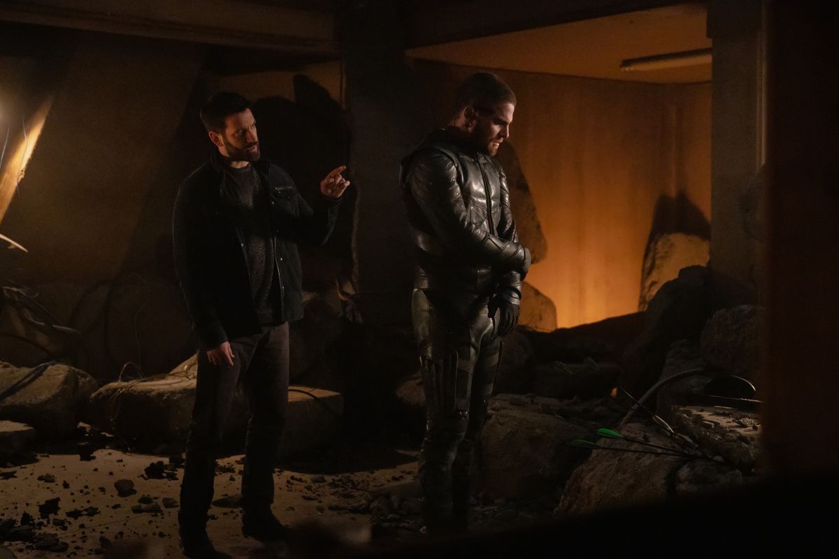Arrow: Long-Dead personage keert terug in nieuwe seizoen 7-foto's