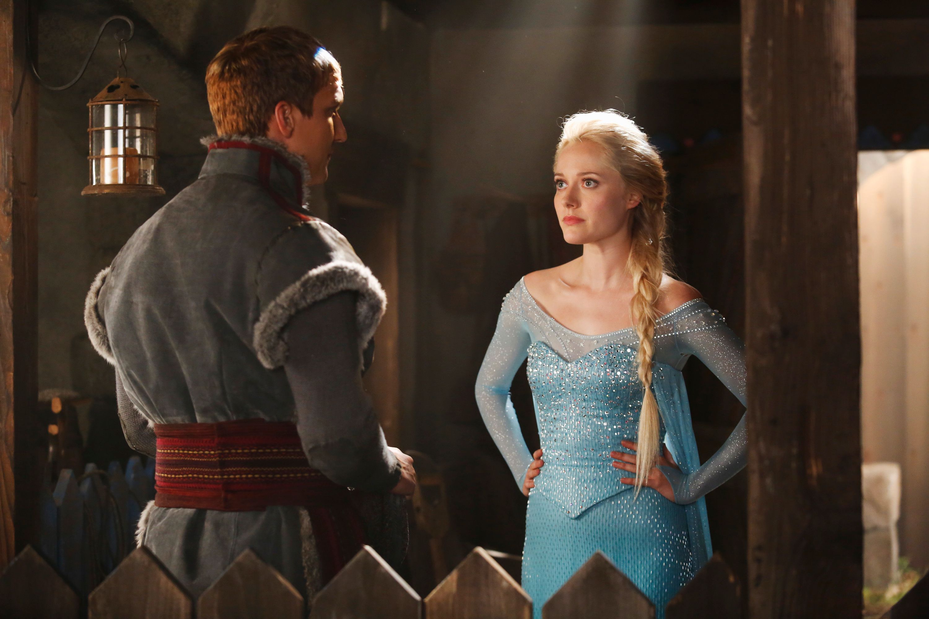 Elsa menee Storybrookeen 'Once Upon a Time' -kokeilussa