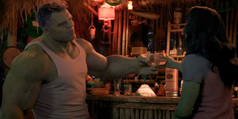   Mark Ruffalo Smart Hulk Tatiana Maslany She-Hulk ดื่ม screengrab