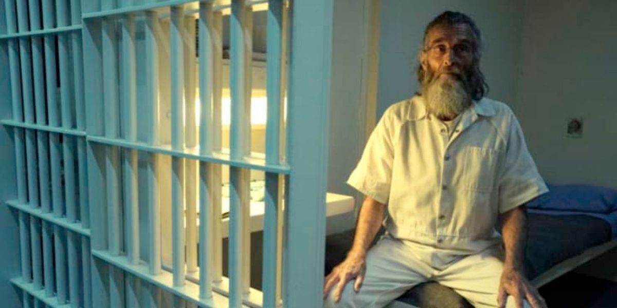 Ексклузивният клип „Страх от ходещите мъртви“ преразглежда присъдата на затвора на Теди