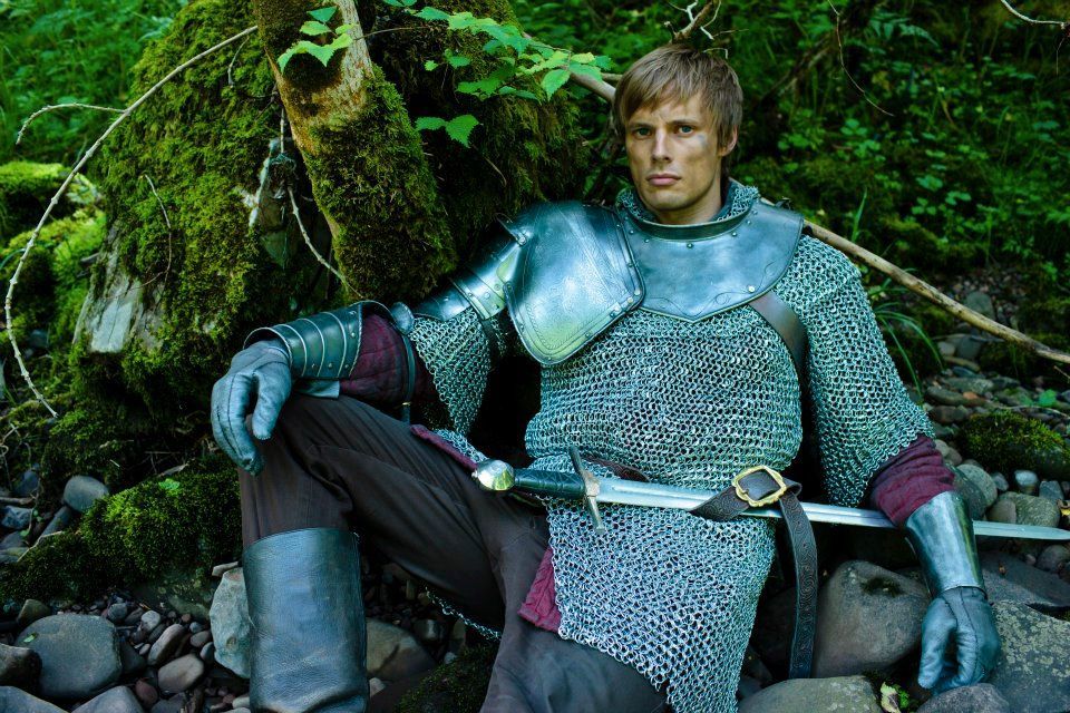 Dobro je biti kralj: Bradley James govori o Arthurju in vrnitvi Merlina