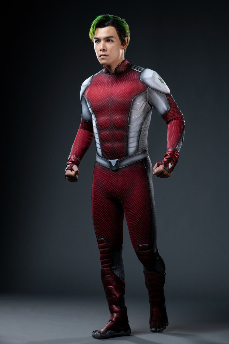 Titāni 4. sezona piešķir zvēru zēnam komiksu precīzu sarkanu uzvalku