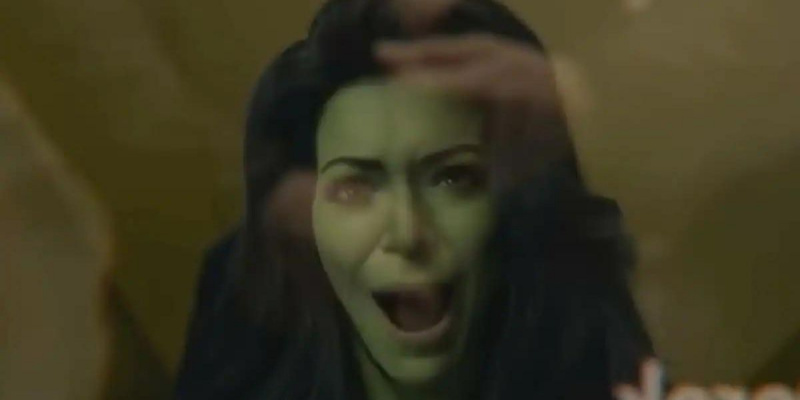  She-Hulk: Avvocato che fa scorrere il telefono Incontri
