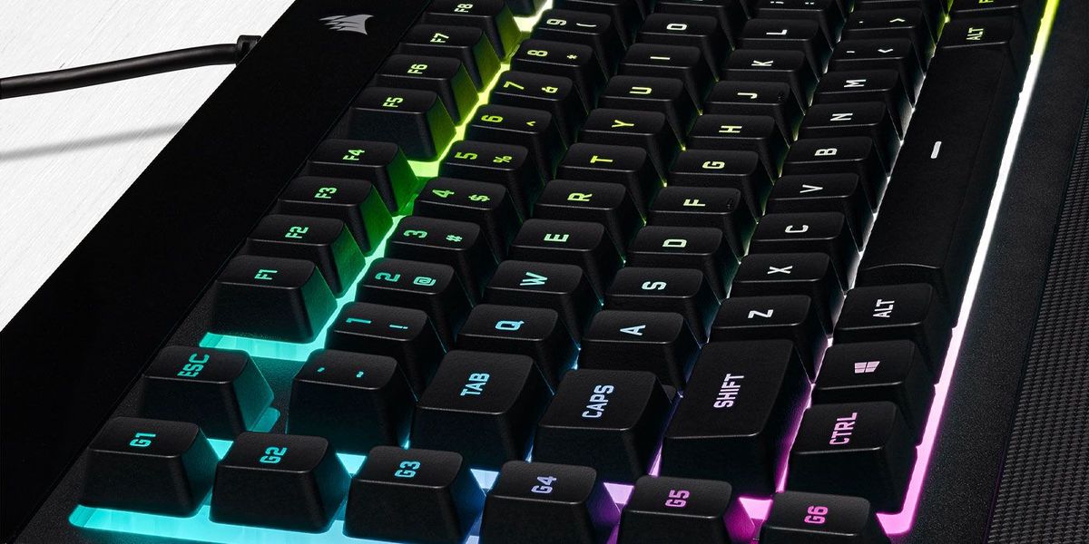 „Corsair“ „K55 RGB Pro XT“ yra biudžetinė žaidimų klaviatūra, puikiai tinkanti srautininkams
