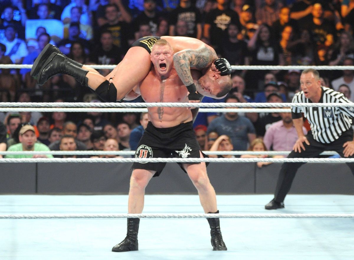 WWE: Brocko Lesnaro klasikinės „SummerSlam“ rungtynės su Randy Ortonu, paaiškinta